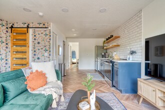 5222 SE Holgate Blvd in Portland, OR - Foto de edificio - Building Photo