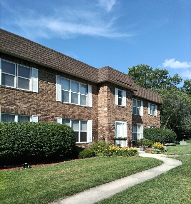 18535 Harwood Ave in Homewood, IL - Building Photo - Building Photo