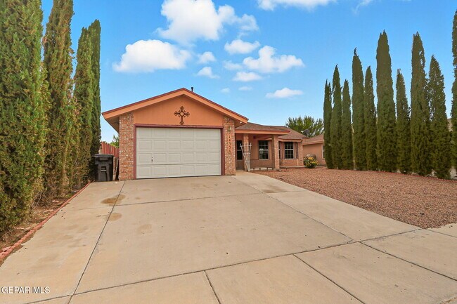14336 Puentecillas Dr in Horizon City, TX - Building Photo - Building Photo