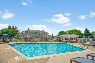 Foxcroft Apartments in Green Bay, WI - Building Photo - Building Photo