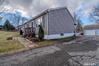 24 Park Ln W in New Milford, CT - Building Photo - Building Photo