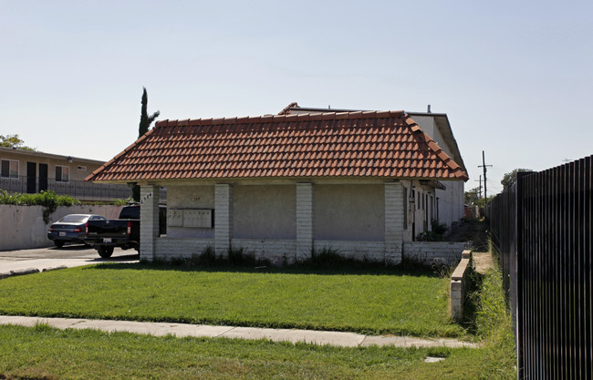 8984 Olive St in Fontana, CA - Building Photo - Building Photo