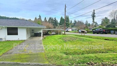 2514 Spring St in Bremerton, WA - Building Photo - Building Photo