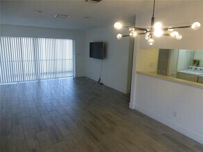 60 Iris Pl in Oldsmar, FL - Building Photo - Building Photo