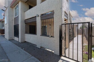 6205 Bellota Dr in Las Vegas, NV - Building Photo - Building Photo