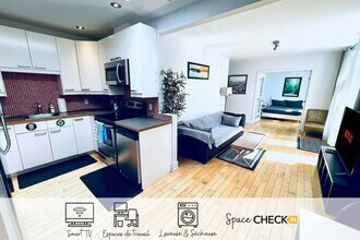 4850 Rue Sainte-Catherine E in Montréal, QC - Building Photo - Building Photo
