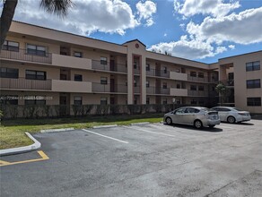 3400 Foxcroft Rd in Miramar, FL - Building Photo - Building Photo