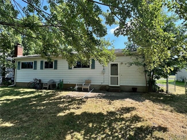 7843 Glenwood Dr N in Liverpool, NY - Building Photo - Building Photo