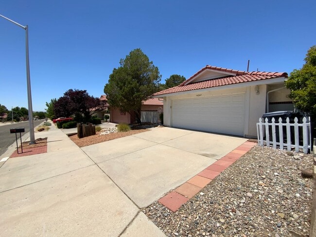 10327 Casador Del Oso NE in Albuquerque, NM - Building Photo - Building Photo