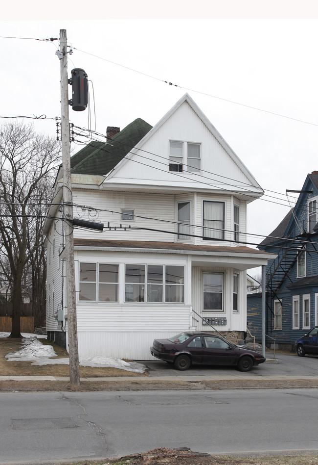 8 2nd Ave in Gloversville, NY - Foto de edificio - Building Photo