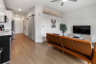 633 E Main St in Louisville, KY - Building Photo