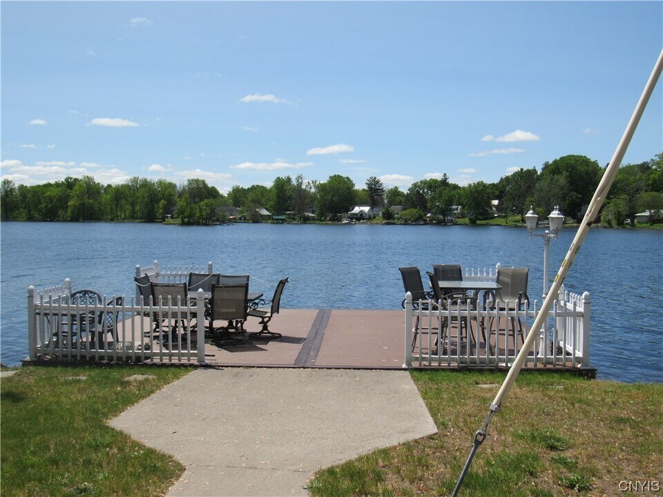 28 E River Rd in Central Square, NY - Building Photo