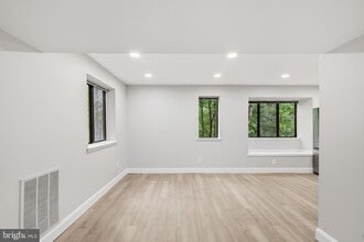 1664 Parkcrest Cir in Reston, VA - Building Photo - Building Photo