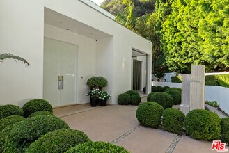 1889 Rising Glen Rd in Los Angeles, CA - Building Photo - Building Photo