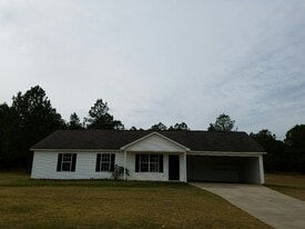 707 Macey St in Dublin, GA - Building Photo