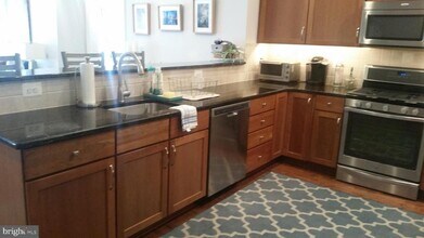 600 Commodore Court in Philadelphia, PA - Building Photo - Building Photo