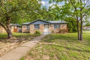 10125 Muskogee Dr in Dallas, TX - Building Photo