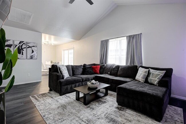 property at 2820 Dalewood Pl