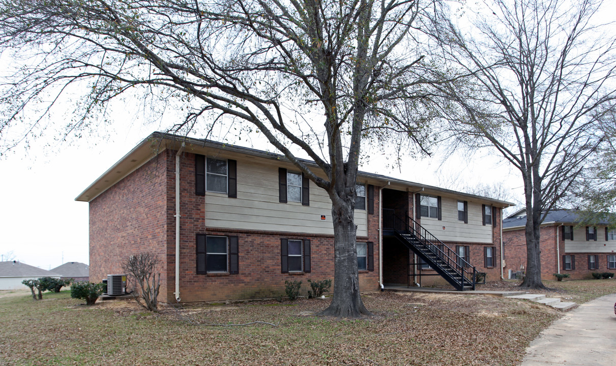 Canton Manor Apartments in Canton, MS - Building Photo