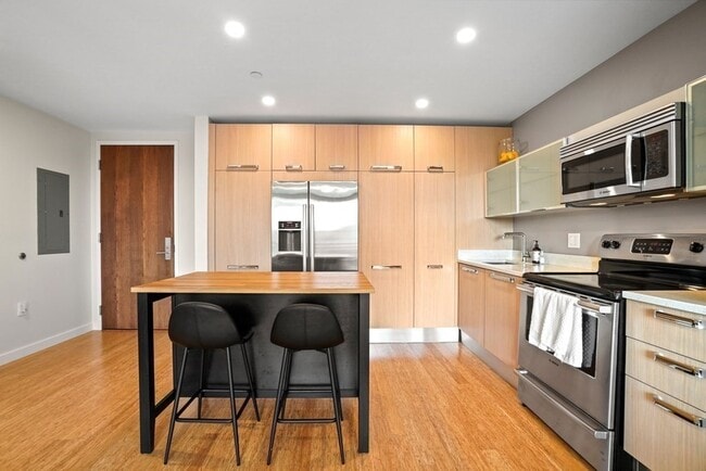 694 Massachusetts Ave, Unit 306 in Boston, MA - Building Photo - Building Photo