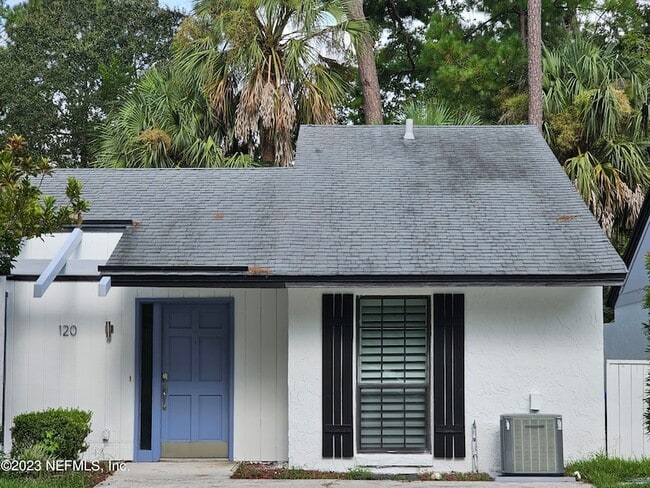 120 Bermuda Ct in Palm Valley, FL - Building Photo - Building Photo