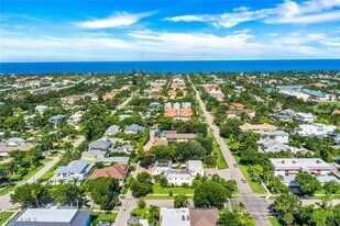 780 10th Ave S in Naples, FL - Building Photo
