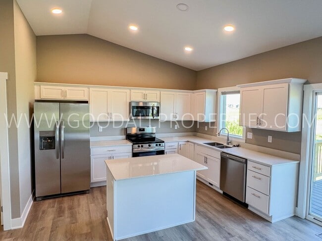 320 NW Morgan Ct in Waukee, IA - Building Photo - Building Photo