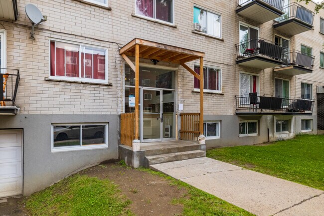 12369 Lapierre Av in Montreal Nord, QC - Building Photo - Building Photo