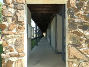Stone Manor in Benton, IL - Foto de edificio - Building Photo