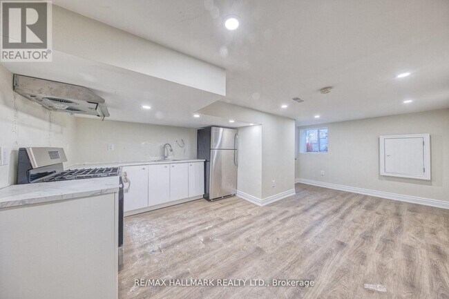 46 Springhurst Ave in Toronto, ON - Building Photo - Building Photo