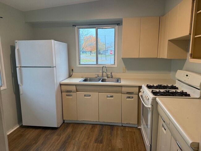 81 Parkside Dr in Kincheloe, MI - Building Photo - Building Photo