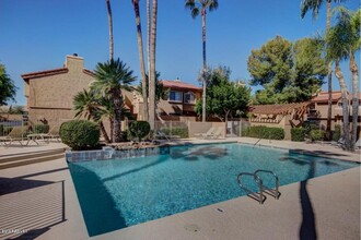 5640 E Bell Rd in Scottsdale, AZ - Building Photo - Building Photo