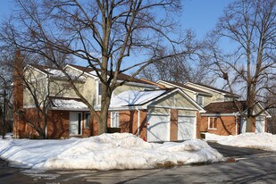 Golfview Commons in Palatine, IL - Building Photo