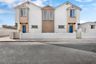 2352 E Poppy St in Long Beach, CA - Building Photo - Building Photo