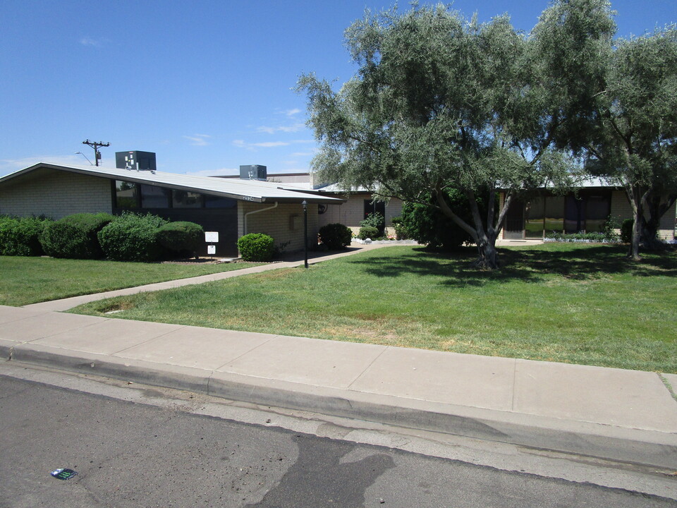 2534 N 46th St in Phoenix, AZ - Building Photo