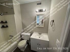 32 Forsyth St in Thomasville, NC - Building Photo