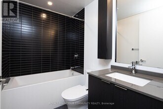 86-1586 Dundas St E in Mississauga, ON - Building Photo - Building Photo