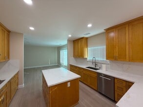 985 Williams St in San Leandro, CA - Foto de edificio - Building Photo