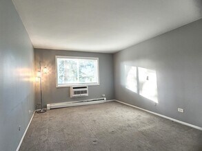 10373 Dearlove Rd in Glenview, IL - Building Photo - Building Photo