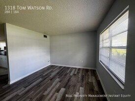 1318 Tom Watson Rd in Lakeland, FL - Building Photo