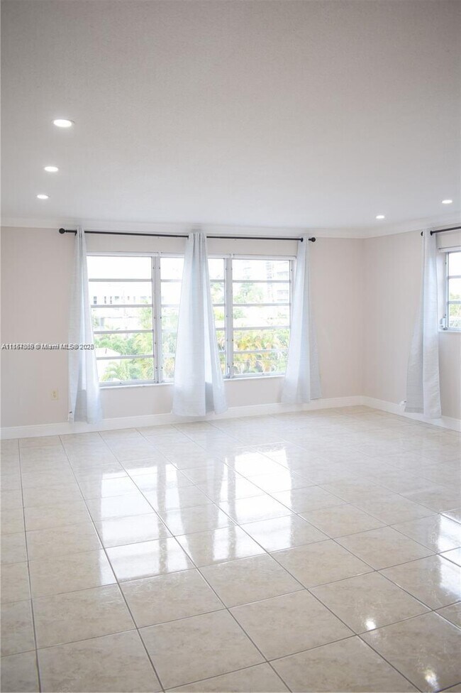 1020 94th St in Bay Harbor Islands, FL - Building Photo - Building Photo