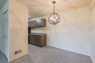 Jamestown Village Apartments in Allen Park, MI - Foto de edificio - Interior Photo