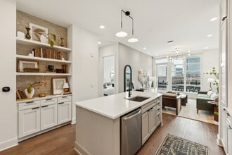 Oro Ballantyne in Charlotte, NC - Foto de edificio - Building Photo