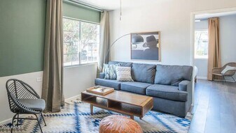 913 W Highland Ave in Phoenix, AZ - Building Photo