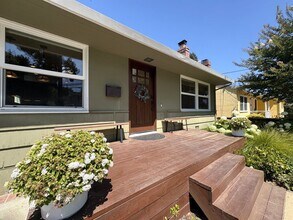 2111 Menalto Ave in Menlo Park, CA - Building Photo - Building Photo