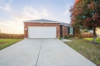 8101 Kurgan Trail in Fort Worth, TX - Building Photo - Building Photo