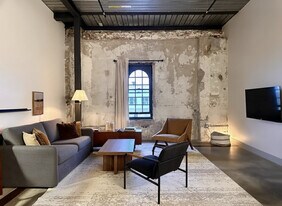 1009 W Juneau Ave in Milwaukee, WI - Building Photo