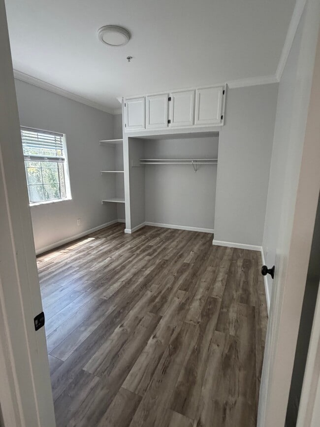 1072 Laguna Ave
