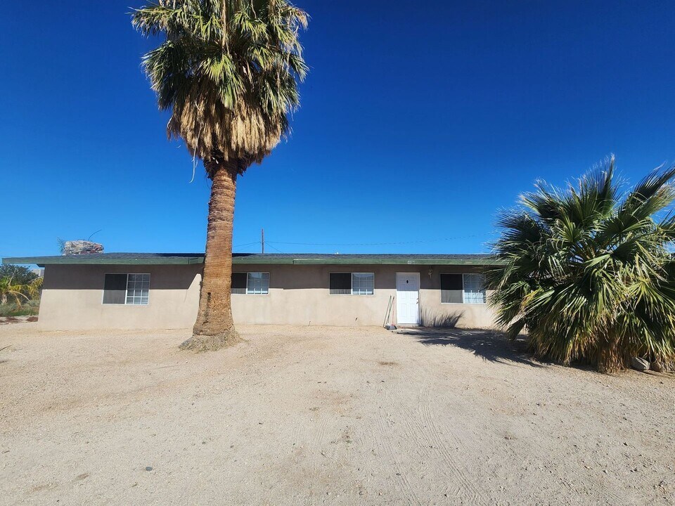 6943 Yucca Ave in Twentynine Palms, CA - Building Photo