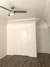 111 S Manhattan Pl-Unit -206 in Los Angeles, CA - Foto de edificio - Building Photo